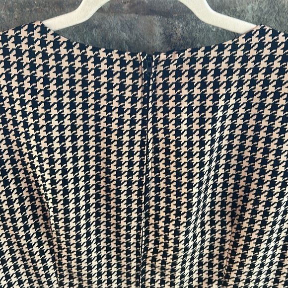 Classic Black and Cream Houndstooth Dress; Size 12; Sleeveless; Lined; Perfect! - Picture 9 of 10